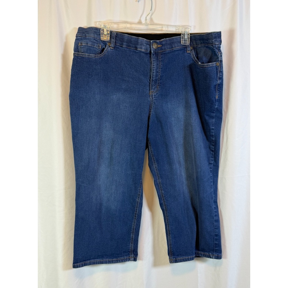 Women's CJ Banks Medium Wash Denim Capris 20W